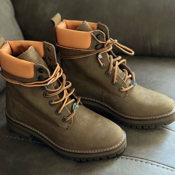 Timberland Courmayeur Valley 6” Boot - Picture 2 of 12